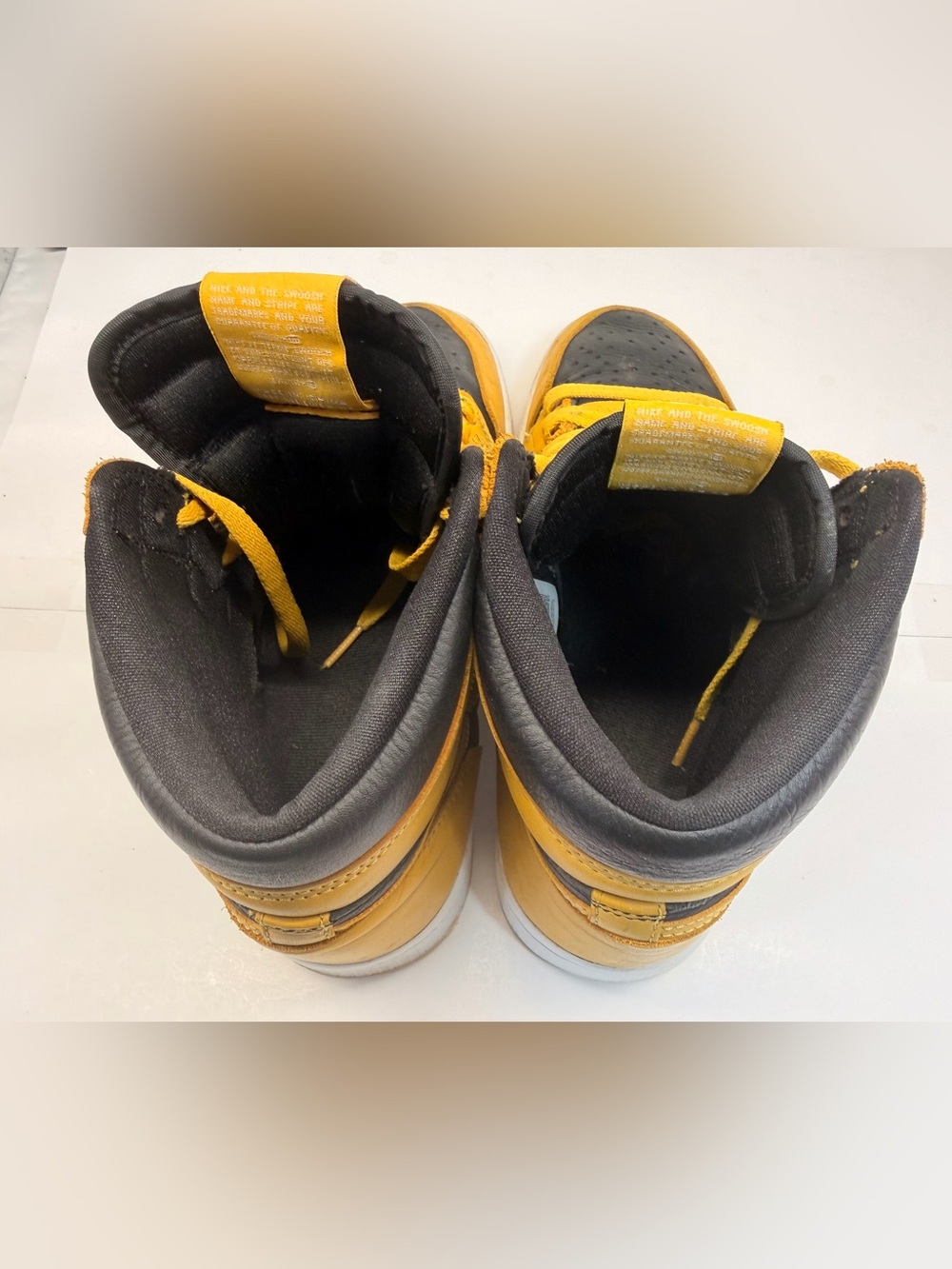 Nike Air Jordan 1 Retro High (194) - Picture 5 of 9